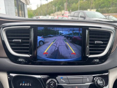 2017 Chrysler Pacifica Touring-L