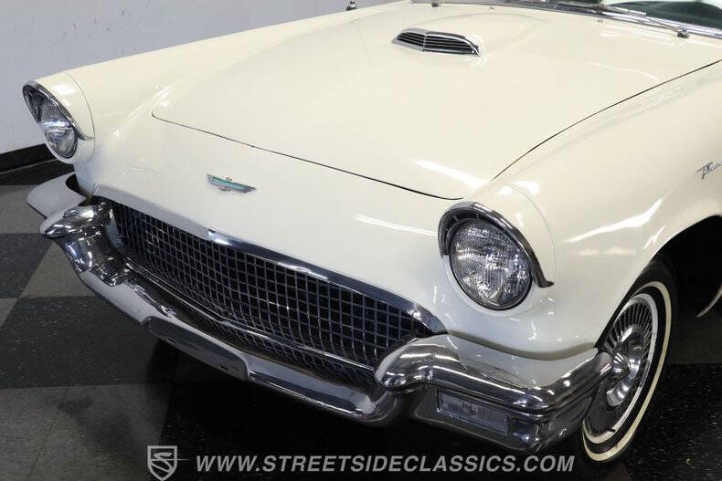 1957 Ford Thunderbird