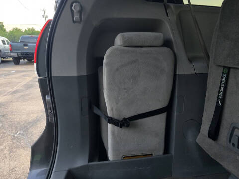 2012 Toyota Sienna LE 8-Passenger