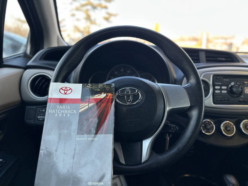 2012 Toyota Yaris 3-Door LE