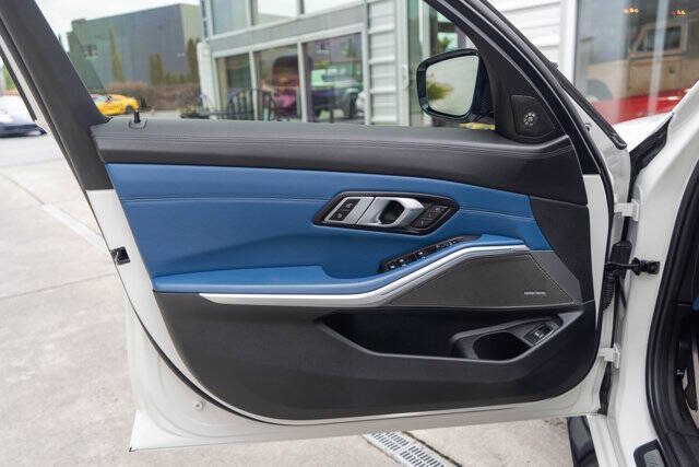 2023 BMW M3 18