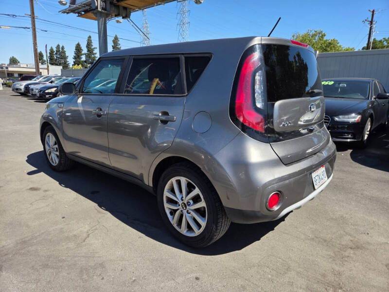 2019 Kia Soul +