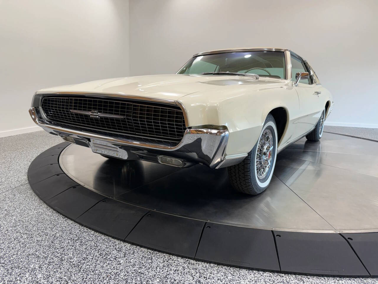 1967 Ford Thunderbird 6
