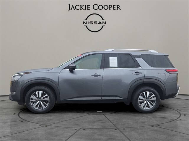 2025 Nissan Pathfinder SL