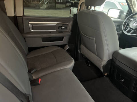 2017 RAM 1500 SLT
