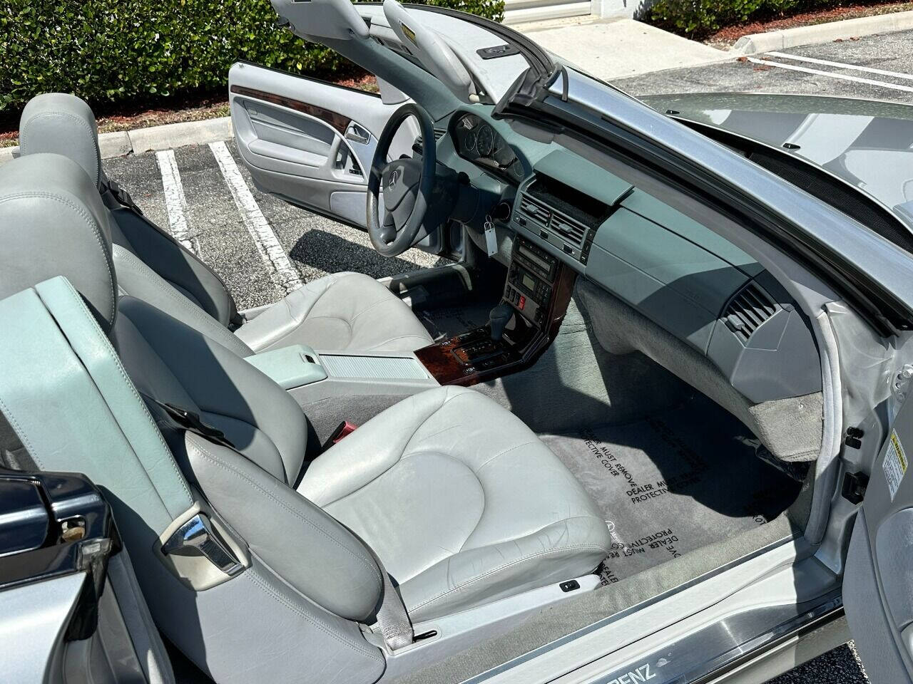 2000 Mercedes-Benz SL-Class  - $15,900
