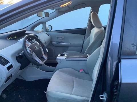 2013 Toyota Prius v Three