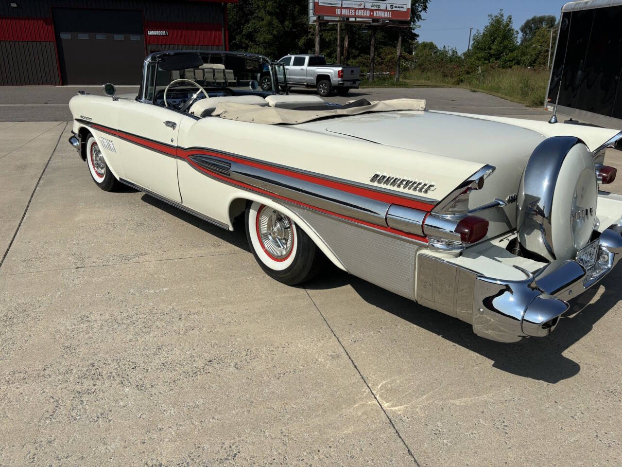1957 Pontiac Bonneville 15