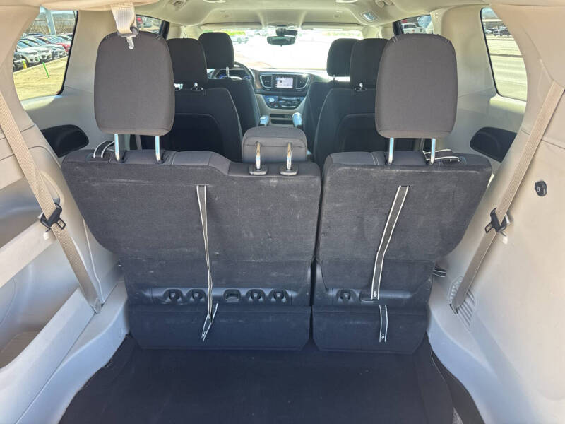 2024 Chrysler Voyager LX