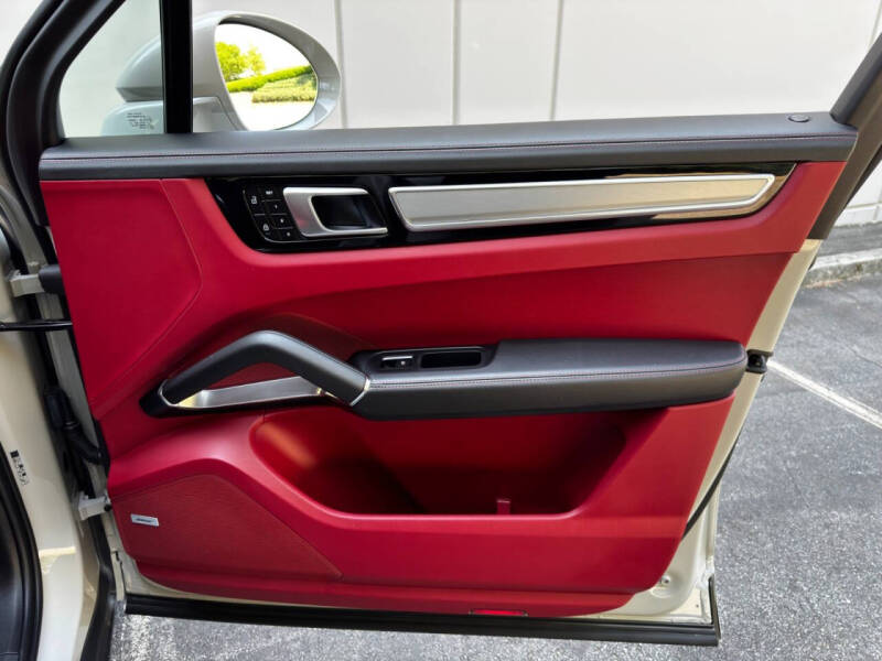 2022 Porsche Cayenne Turbo S E-Hybrid