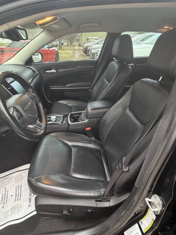 2016 Chrysler 300 Limited