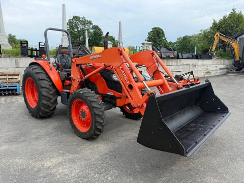 2014 Kubota M7060 tractor w/ loader