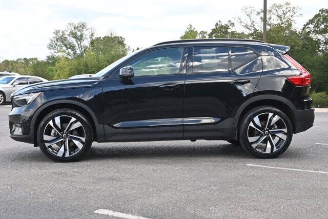 2025 Volvo XC40 B5 Plus Dark Theme