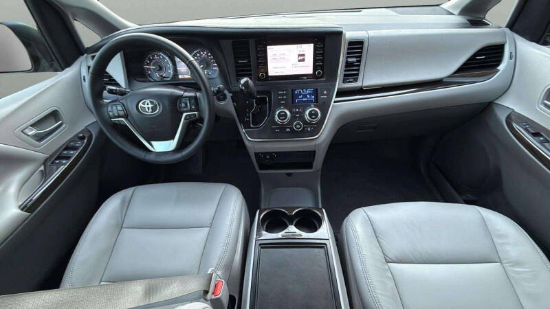 2018 Toyota Sienna XLE 8-Passenger