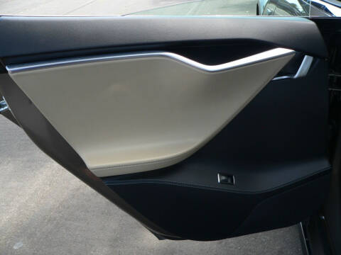 2015 Tesla Model S 70D