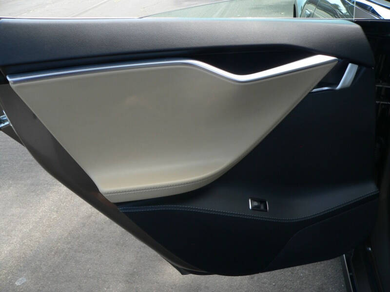 2015 Tesla Model S 70D