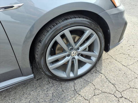 2018 Volkswagen Passat 2.0T R-Line