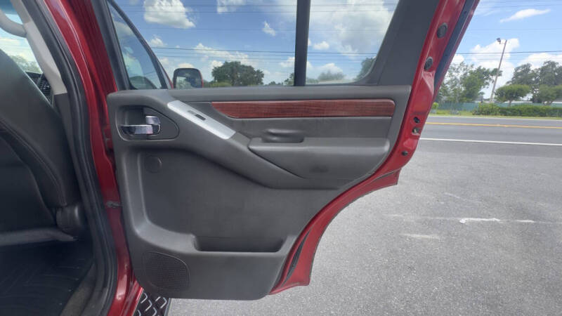 2012 Nissan Pathfinder LE