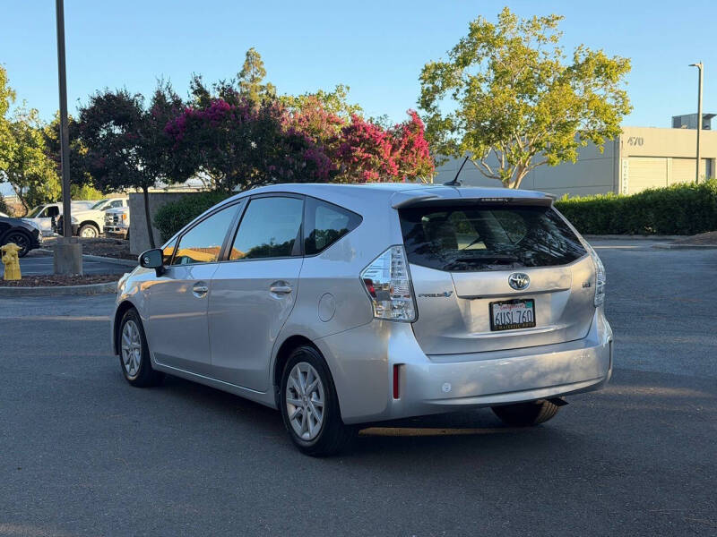 2012 Toyota Prius v Two