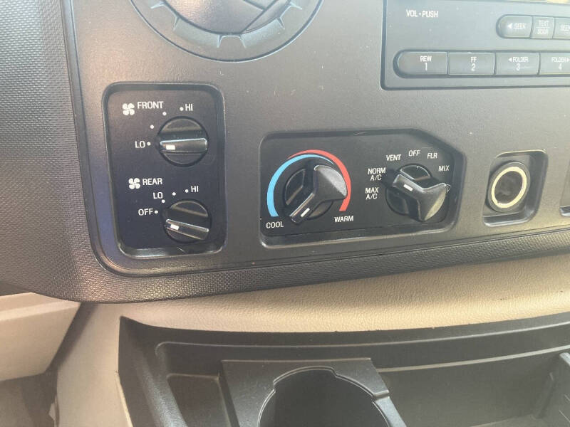 2010 Ford E-Series E-350 SD XLT