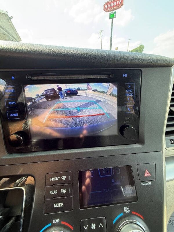 2015 Toyota Sienna LE 8-Passenger