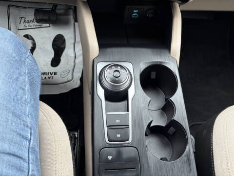 2022 Ford Escape Hybrid SE