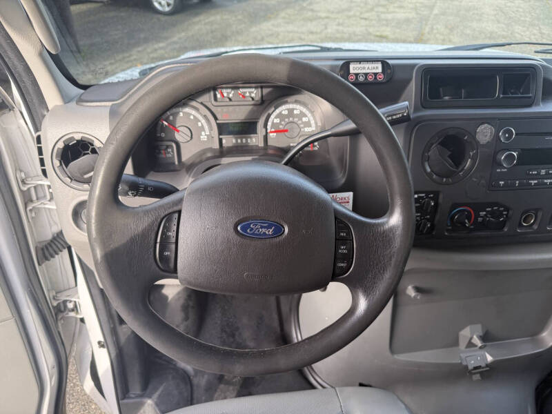 2014 Ford E-Series E-350 SD