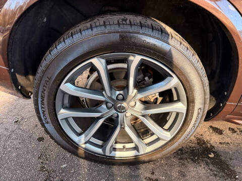 2018 Volvo XC90 T6 Momentum