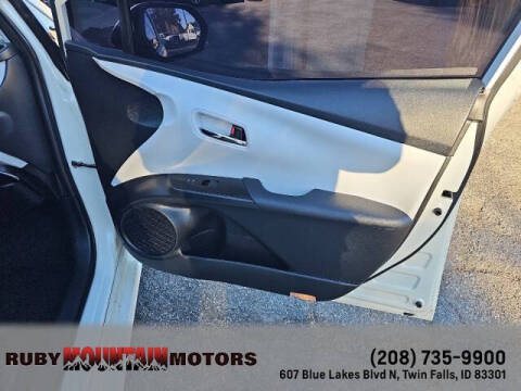 2019 Toyota Prius LE