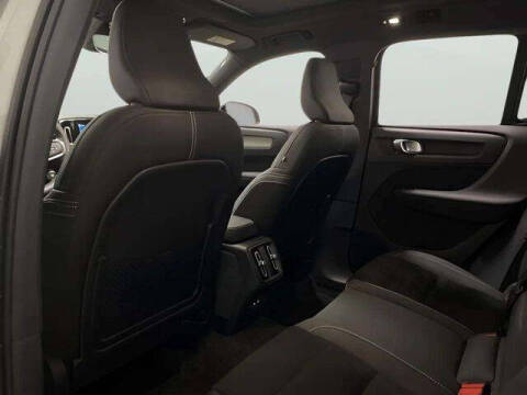 2025 Volvo XC40 B5 Plus Dark Theme