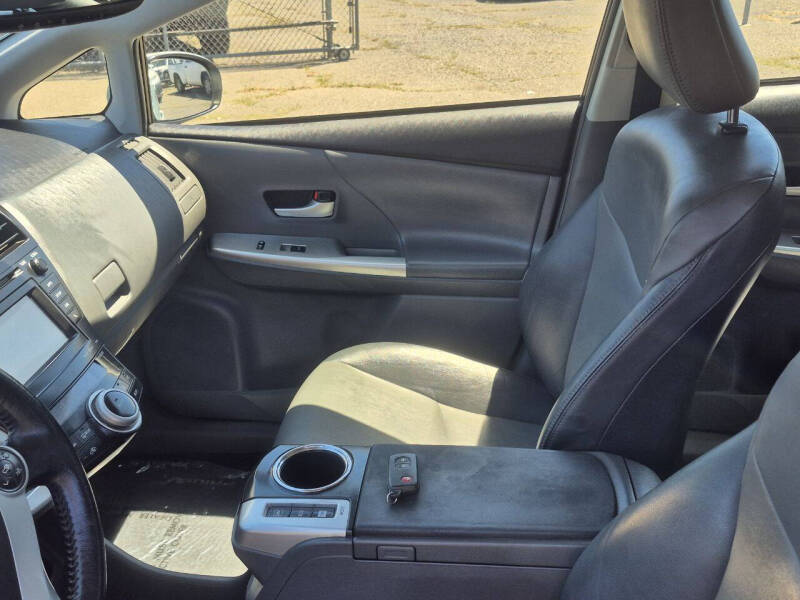 2013 Toyota Prius v Five - Photo 13