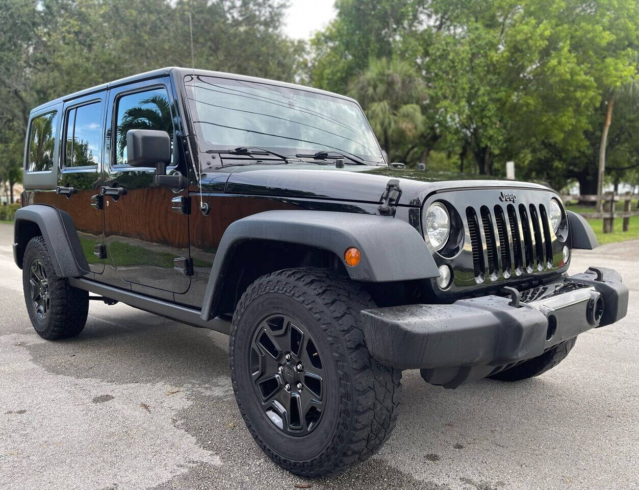 2016 Jeep Wrangler Unlimited  - $15,500