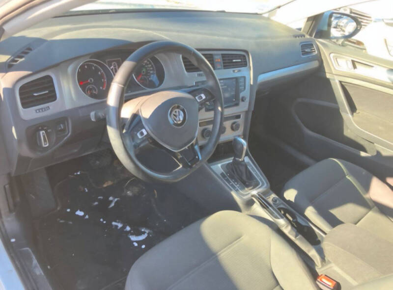 2017 Volkswagen Golf TSI S