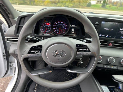 2022 Hyundai Elantra SE