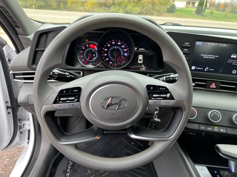 2022 Hyundai Elantra SE