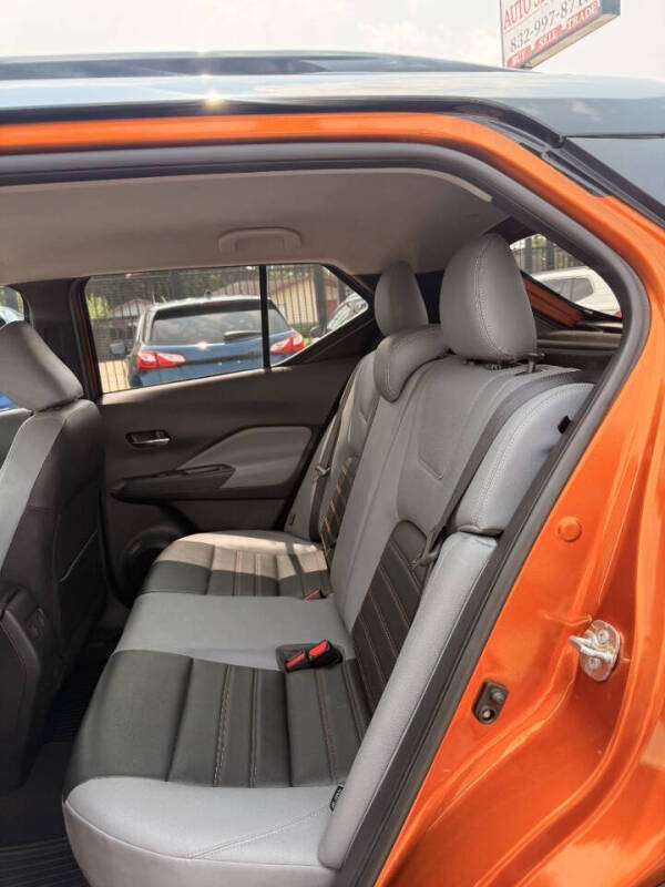 2023 Nissan Kicks SR