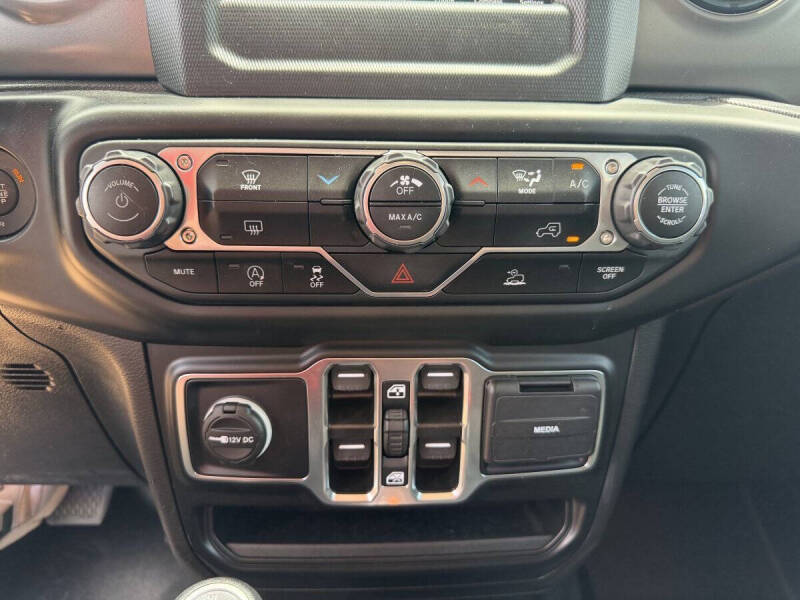 2022 Jeep Gladiator Sport