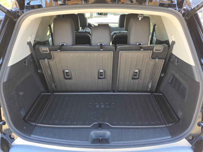 2025 Nissan Pathfinder SL