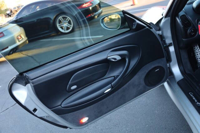 2004 Porsche 911 Carrera 4S