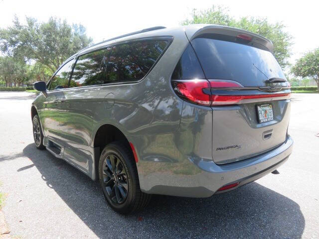 2021 Chrysler Pacifica Touring