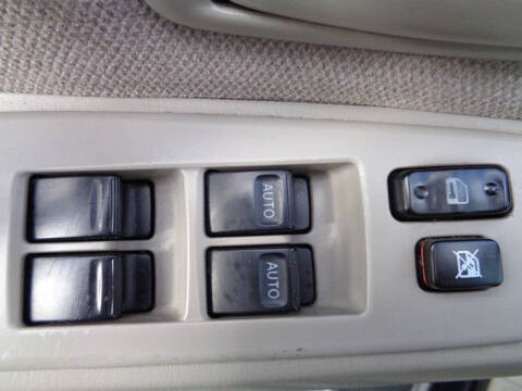 2004 Toyota Sequoia SR5