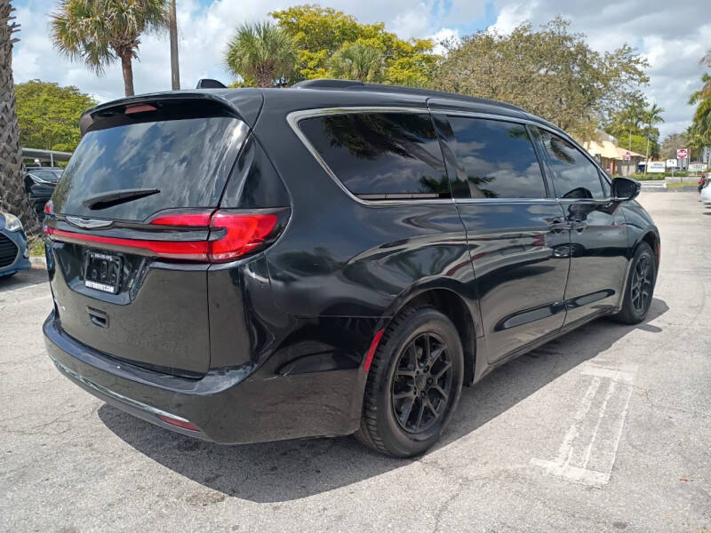 2022 Chrysler Pacifica Touring L