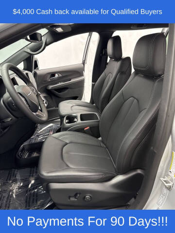 2026 Chrysler Pacifica Select