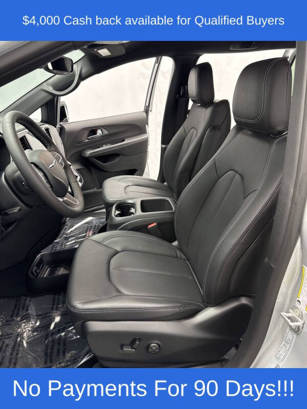 2026 Chrysler Pacifica Select