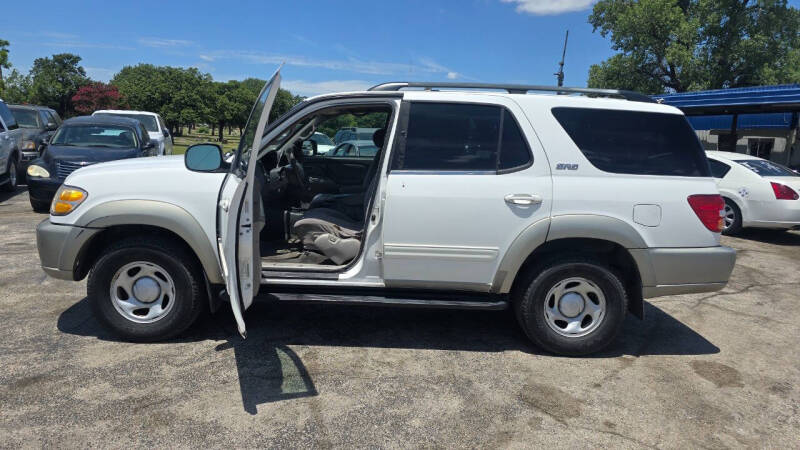 2004 Toyota Sequoia SR5