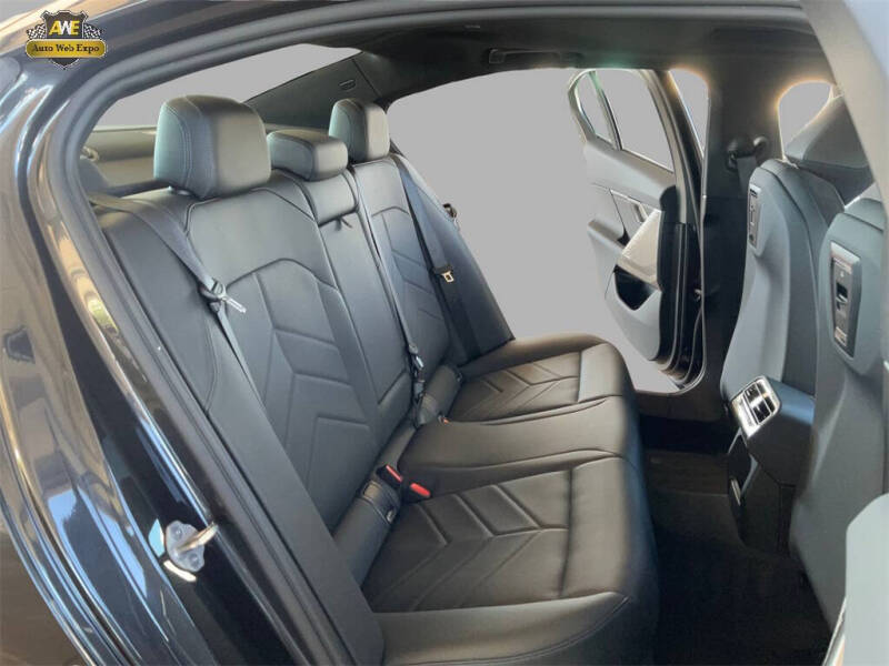 2025 BMW 5 Series 530i