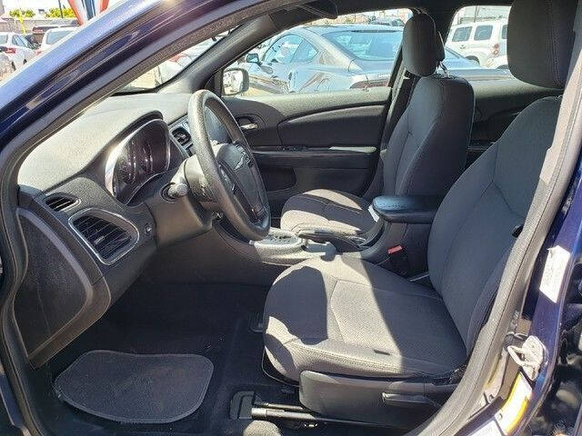 2013 Chrysler 200 LX