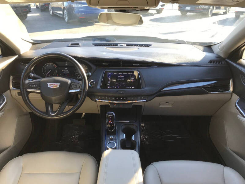 2023 Cadillac XT4 Luxury