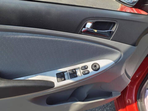 2012 Hyundai Accent SE