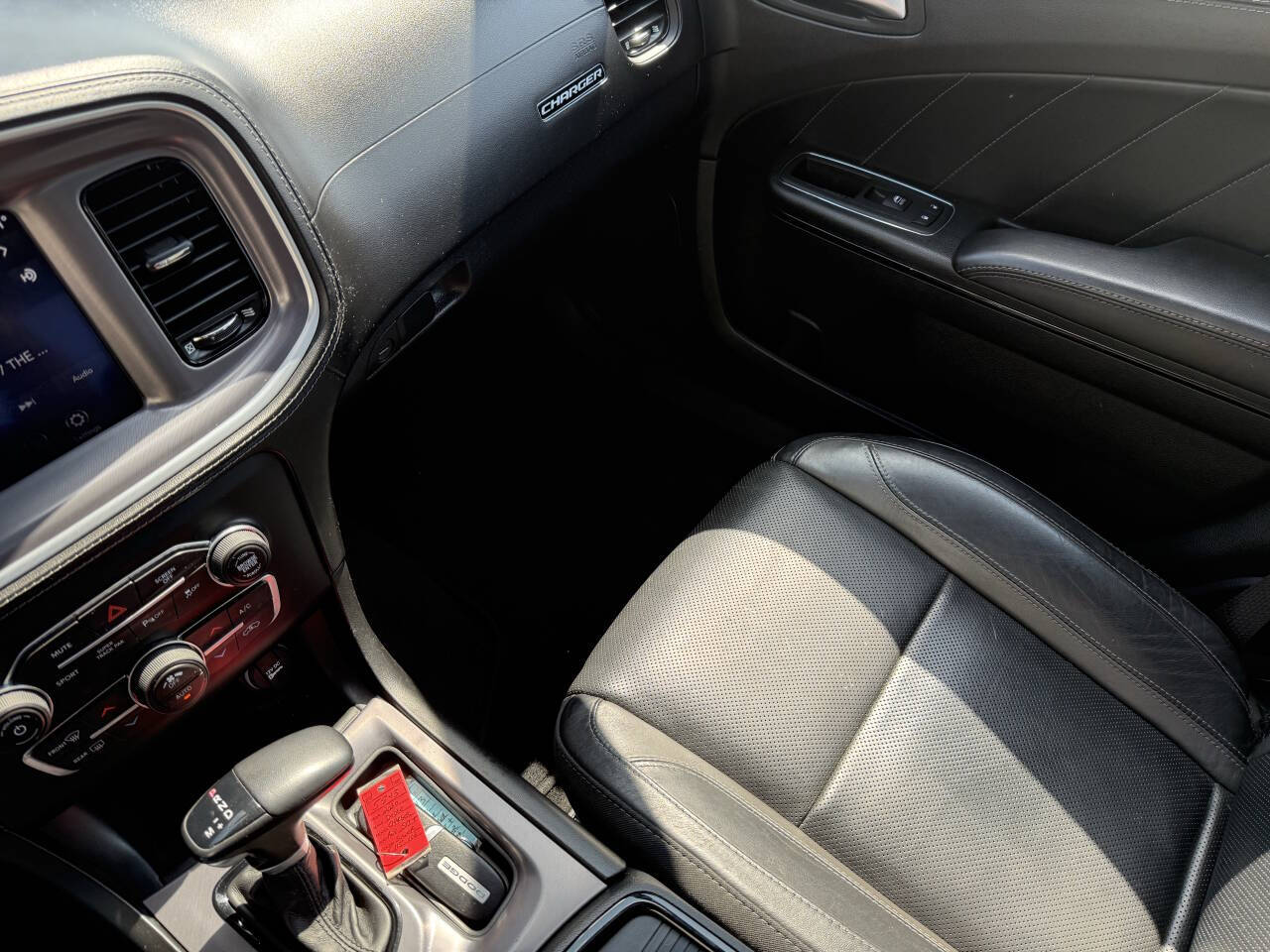 2020 Dodge Charger SXT AWD photo 22
